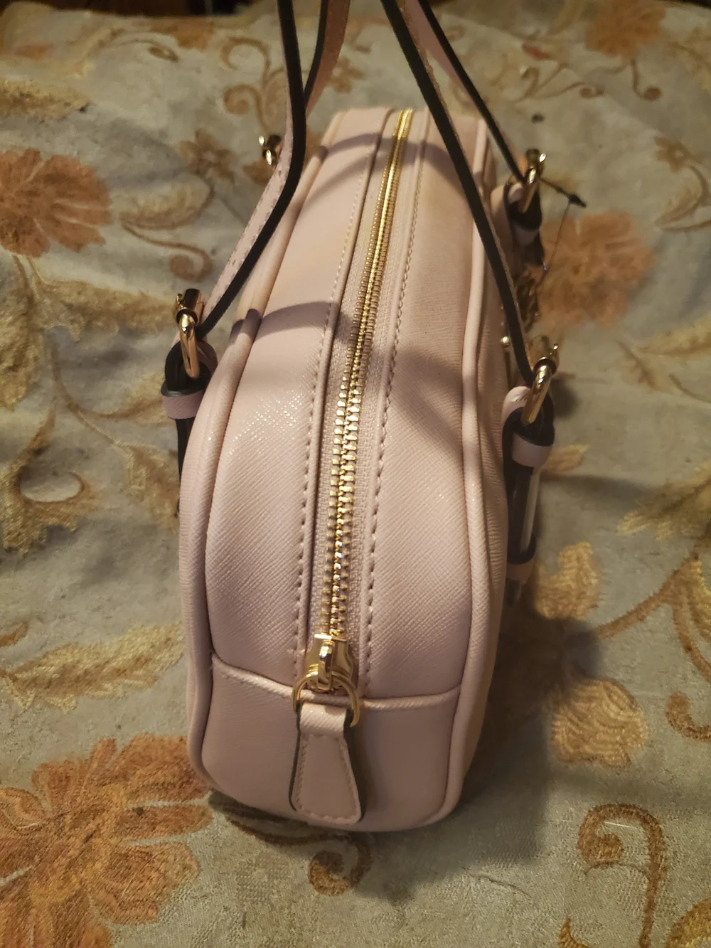 Guess chic tote